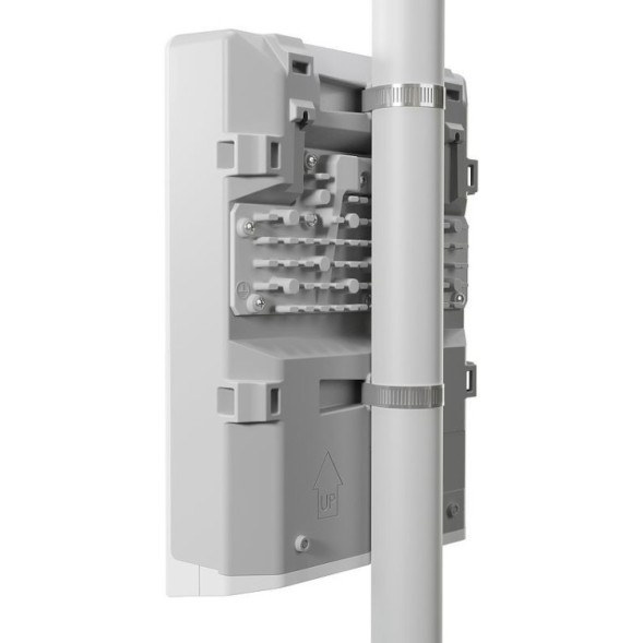 Switch gestionable Cloud Router para Exterior de 800MHz CPU, 256MB RAM, x16Gb PoE, x2 SFP+, RouterOS, Level 5