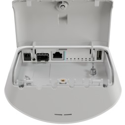AP Wifi6 2.4/5GHz, 28dBm, 15dBi. Puerto Gb con POE-in, puerto SFP 2.5Gb, L4