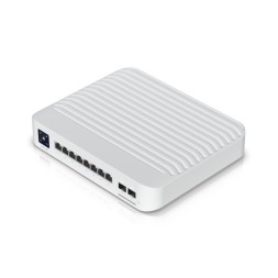 UniFi Switch capa 3 con 8 puertos GbE RJ45 (6 PoE+ y 2 PoE++) y 2 puertos 10G SFP+, 120W