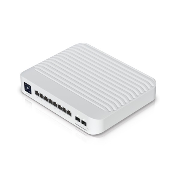 UniFi Switch capa 3 con 8 puertos GbE RJ45 (6 PoE+ y 2 PoE++) y 2 puertos 10G SFP+, 120W