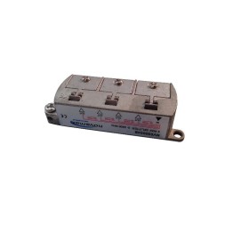 Distribuidor de 4 salidas con brida. Atenuación 7.5/9dBi