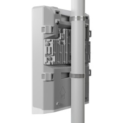 Cloud Router de Exterior, 800MHz CPU, 256MB RAM, x4 SFP+, x5 SFP, x1Gb, L5, RouterOS