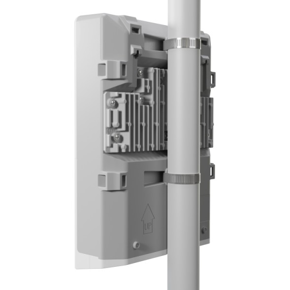Cloud Router de Exterior, 800MHz CPU, 256MB RAM, x4 SFP+, x5 SFP, x1Gb, L5, RouterOS