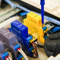 Controlador RGBWW Shelly Pro RGBWW PM - DIN 5 canales